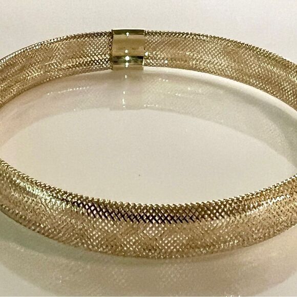 10K Woven Mesh Slip On Bracelet: An Elegant Accessory with Lifetime Guarantee - Picture 6 of 12